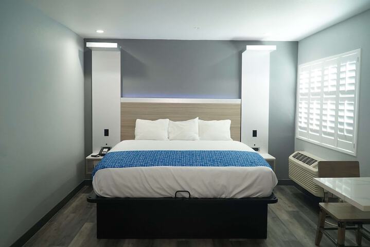 Room 65 of 73