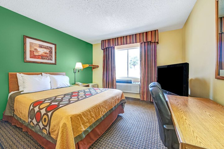Room 12 of 18