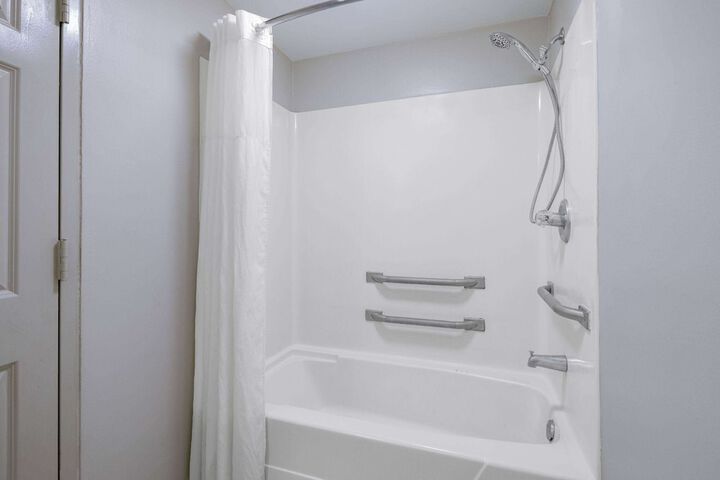 Room 27 of 41