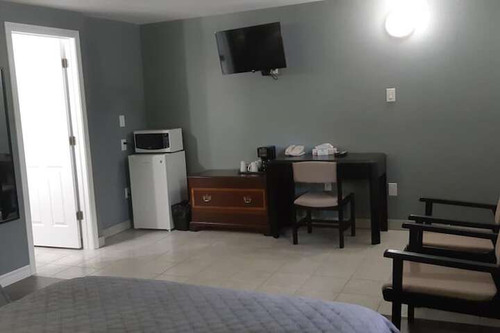 Room 16 of 40