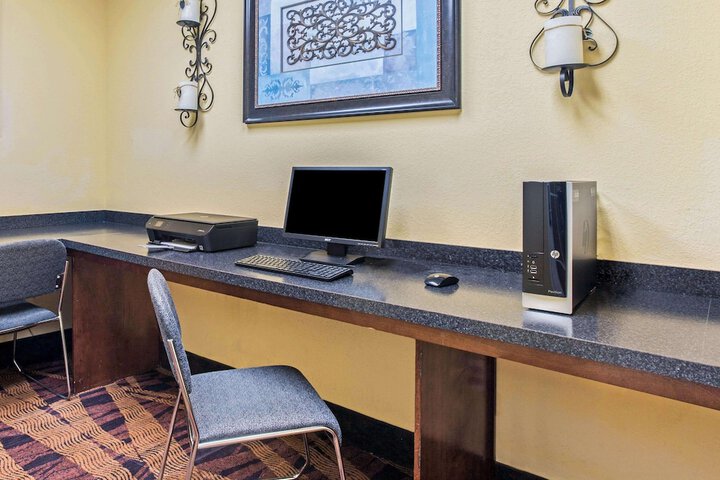 Business Center 36 of 36