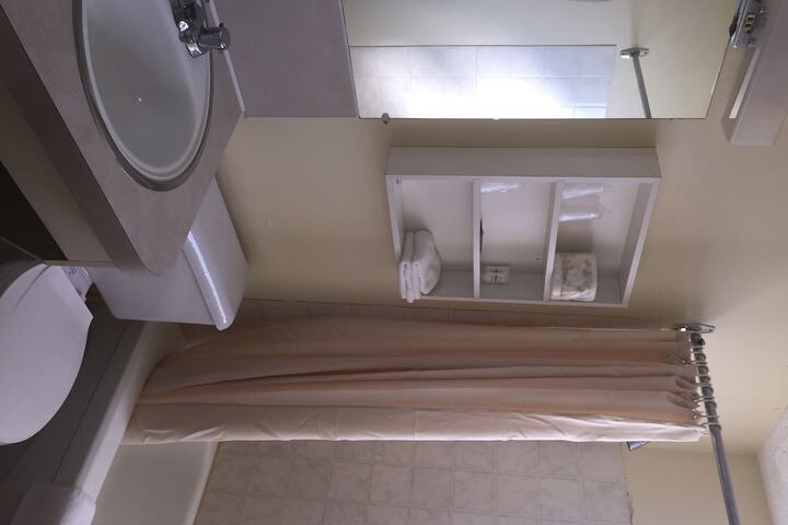 Room 10 of 20