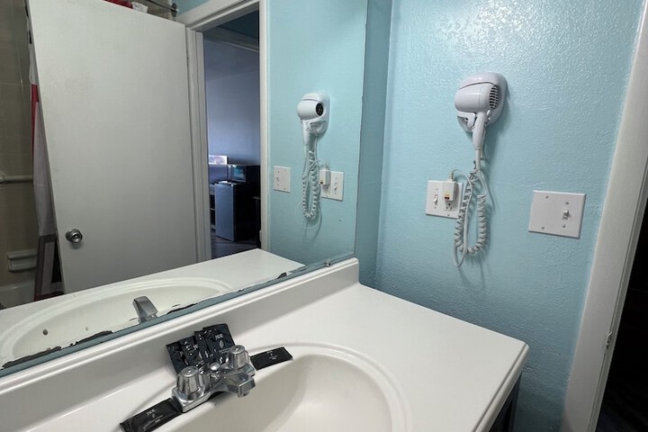 Ambassador Inn & Suites