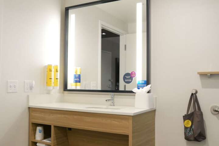 Room 8 of 20