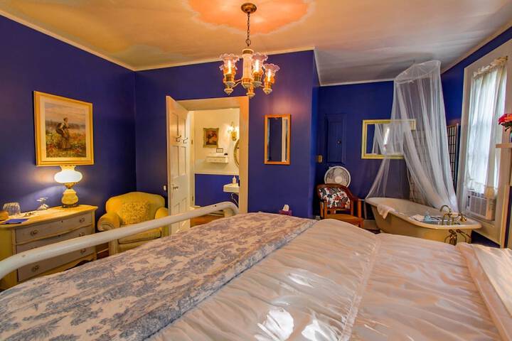 Room 5 of 18