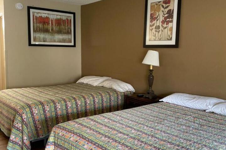 DELUXE INN