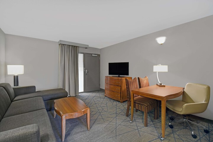Embassy Suites by Hilton Detroit Livonia Novi
