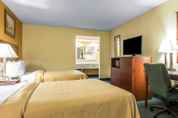 Room 9 of 35