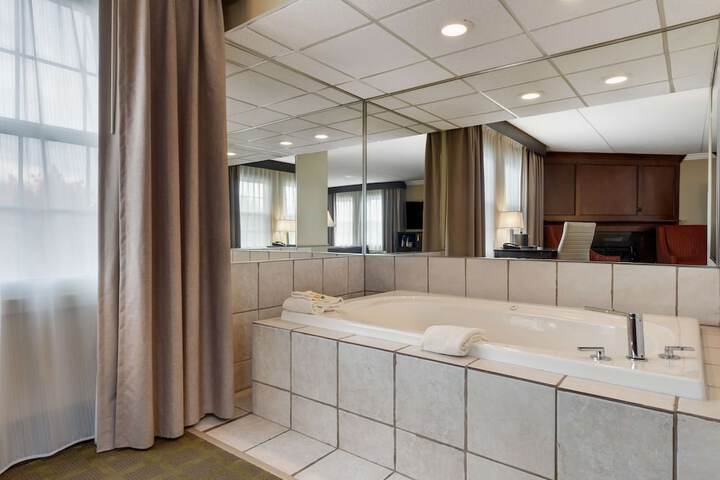 Best Western Plus White Bear Country Inn
