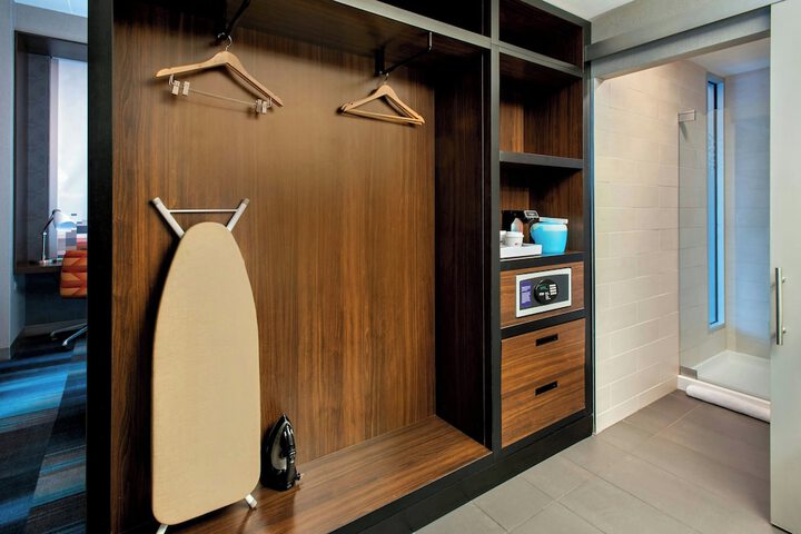 Room 16 of 40
