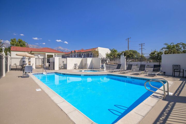 Pool 4 of 30