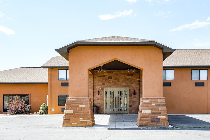 Red Sands Hotel
