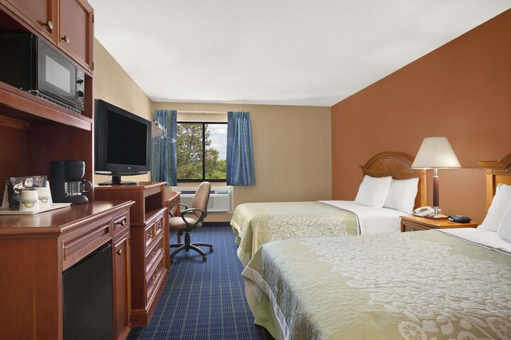 Room 4 of 7
