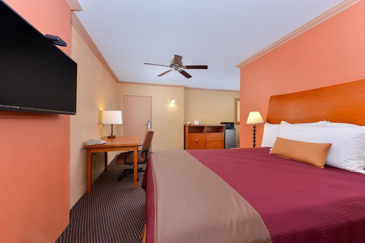 Room 13 of 19