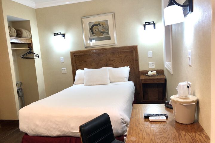 Room 40 of 43