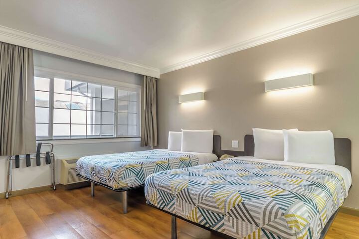 Room 10 of 26