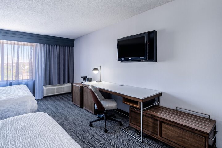 Room 28 of 40