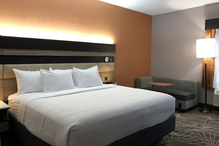 Room 32 of 67