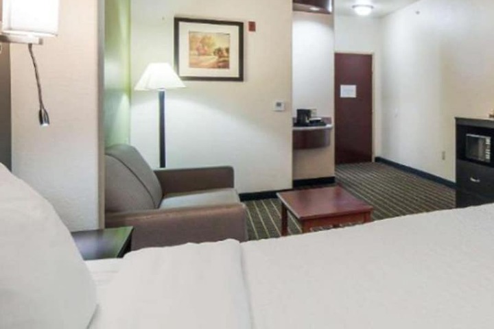 Clarion Inn & Suites Weatherford South