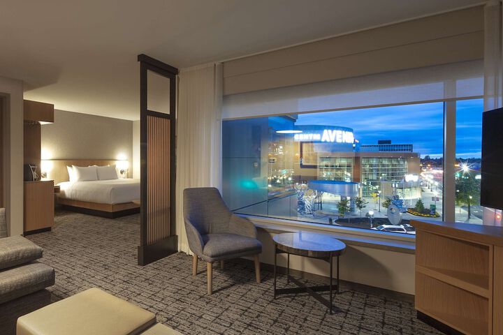 Room 33 of 64