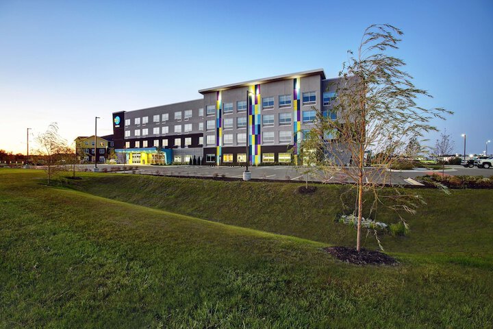 Tru by Hilton Stoughton