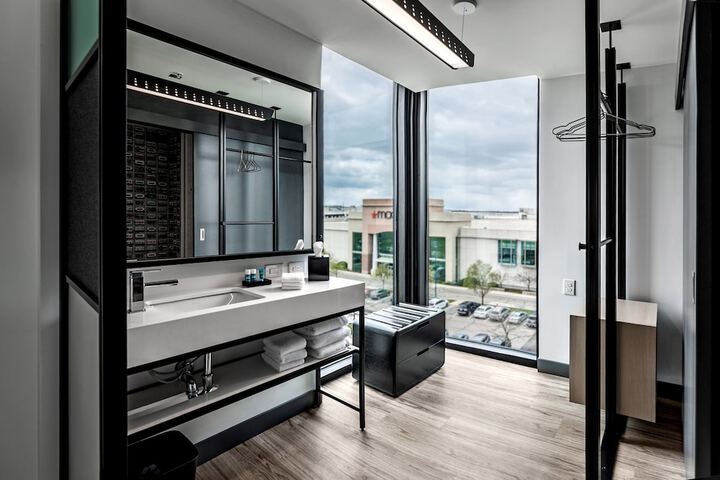Room 21 of 43