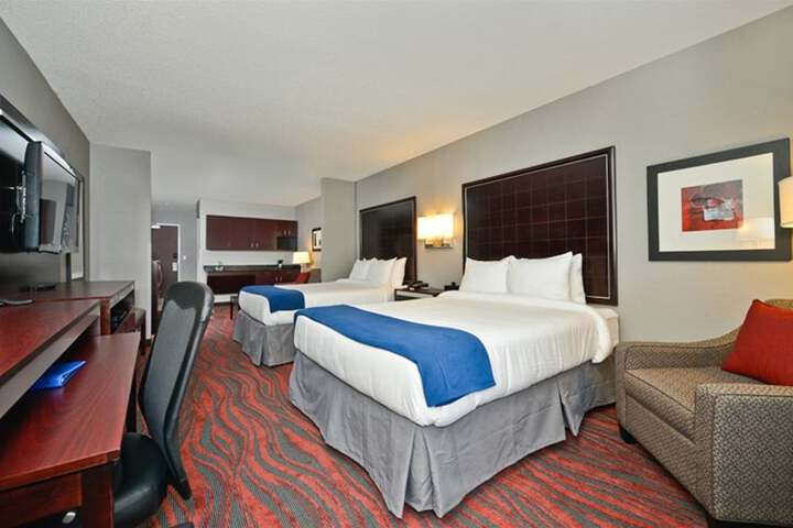 Holiday Inn Express & Suites Utica by IHG