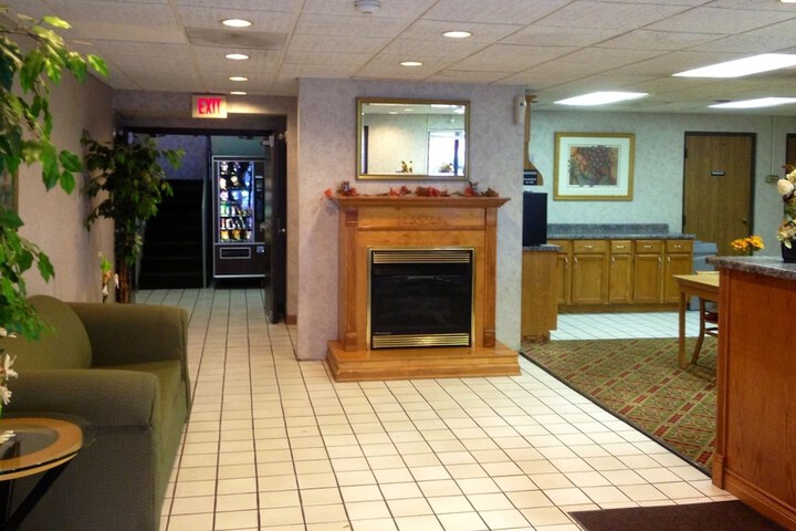 Super 8 by Wyndham Logansport
