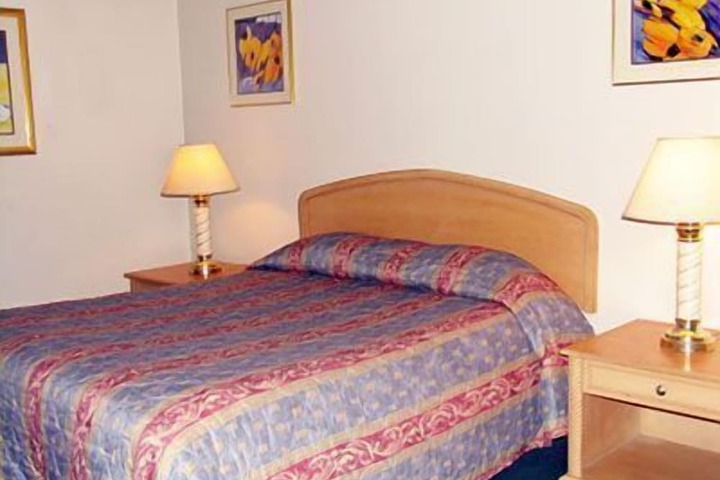 Room 6 of 9