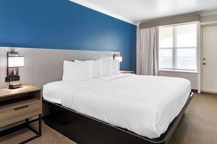 Room 34 of 39