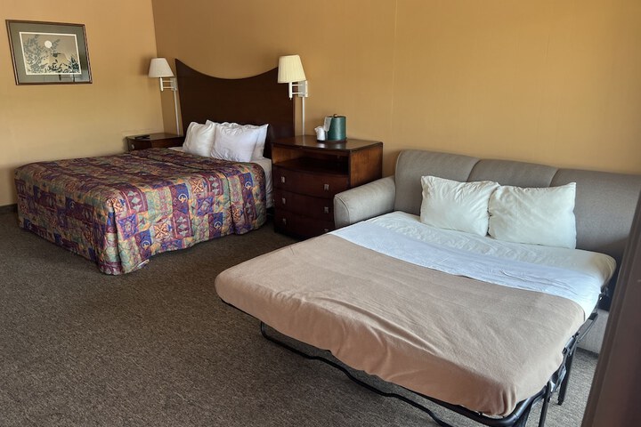 Room 206 of 443