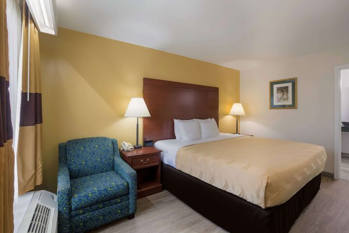 Room 9 of 35