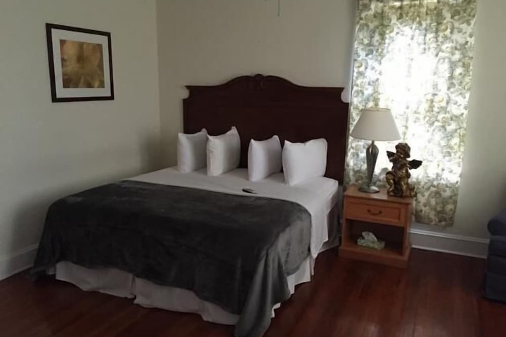 Room 33 of 62