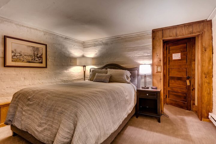 Room 34 of 48