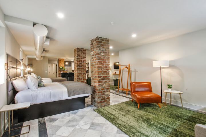 Room 105 of 164