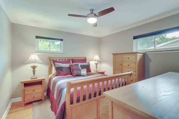 Royal Oak Home: 13 Mi to Downtown Detroit