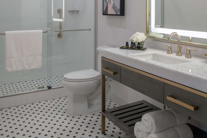 Tulsa Club Hotel Curio Collection by Hilton