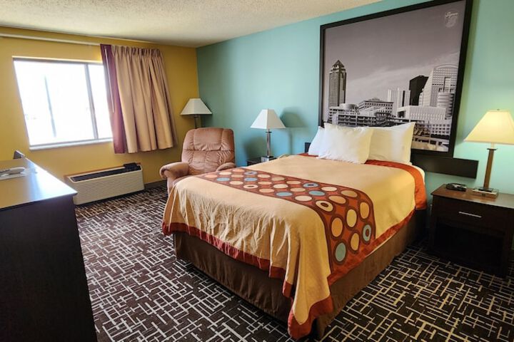 Room 34 of 40