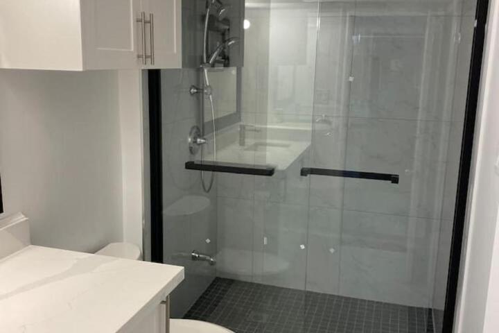 Adorable 3 Bedroom Apartment with Free Parking