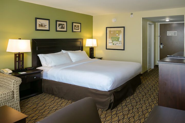 Room 19 of 40