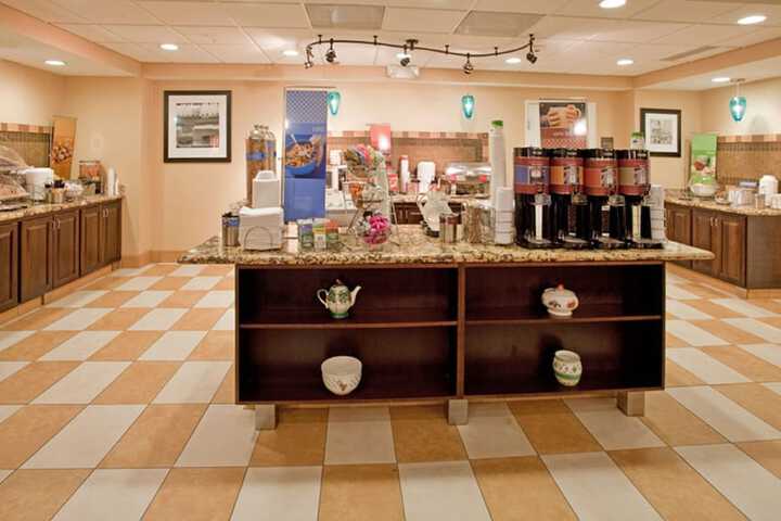 Hampton Inn & Suites Watertown