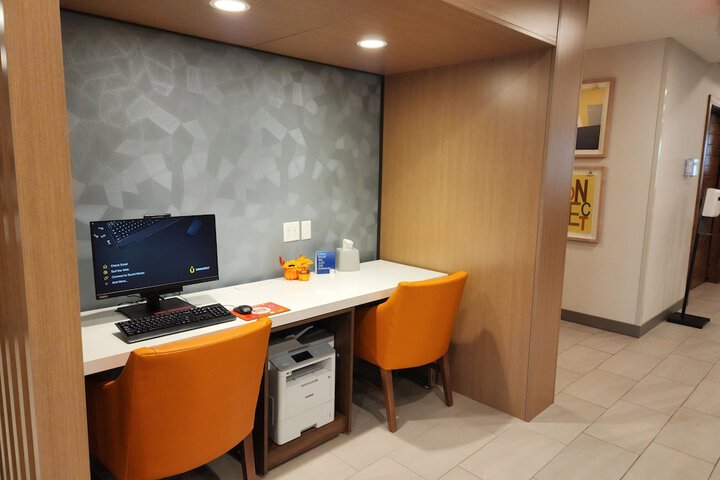 Business Center 36 of 37