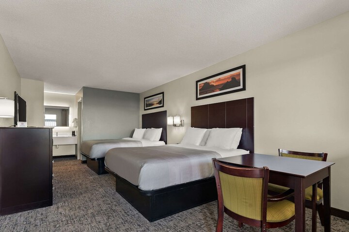 Quality Inn & Suites Dublin