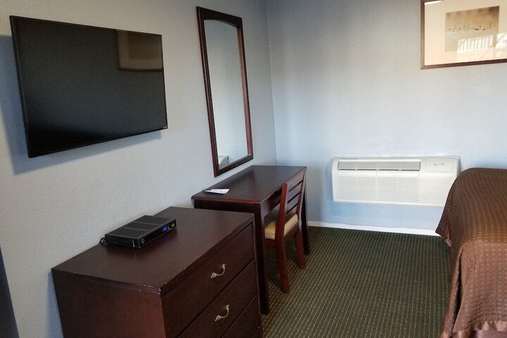 Room 10 of 24