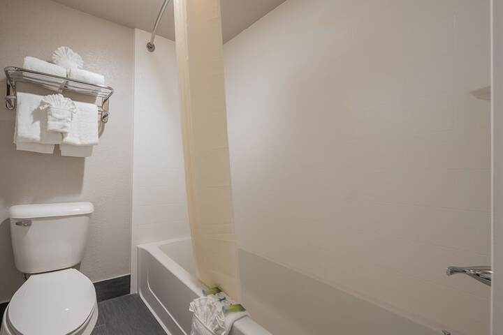 Stratford House Inns - Edmond