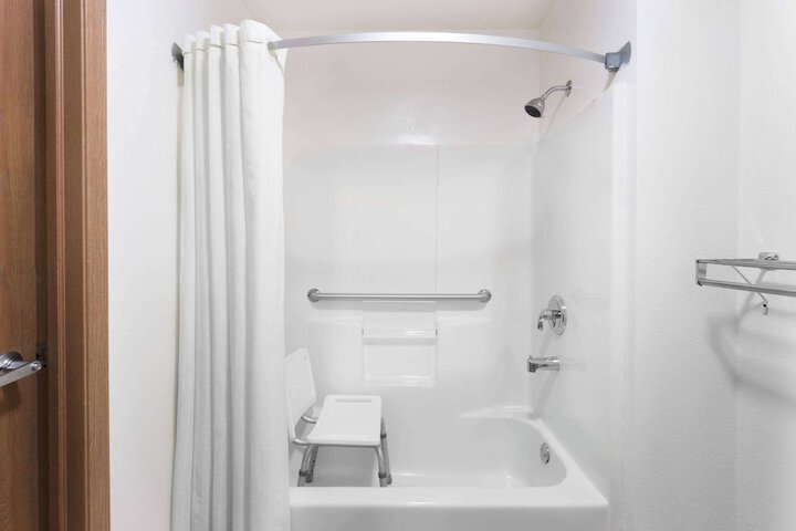 Super 8 by Wyndham Yorkville