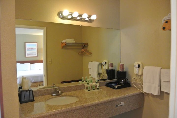 Vino Inn & Suites