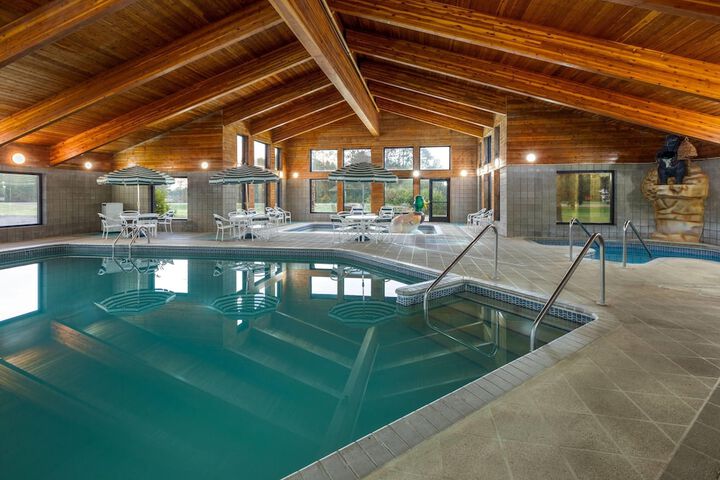 Shell Lake Lodge a Travelodge by Wyndham