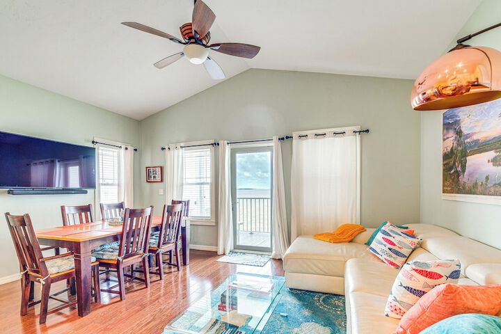 Steps to Beach: Waterfront Cedar Key Home!