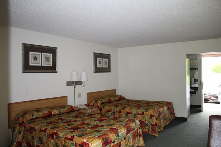 Room 11 of 16